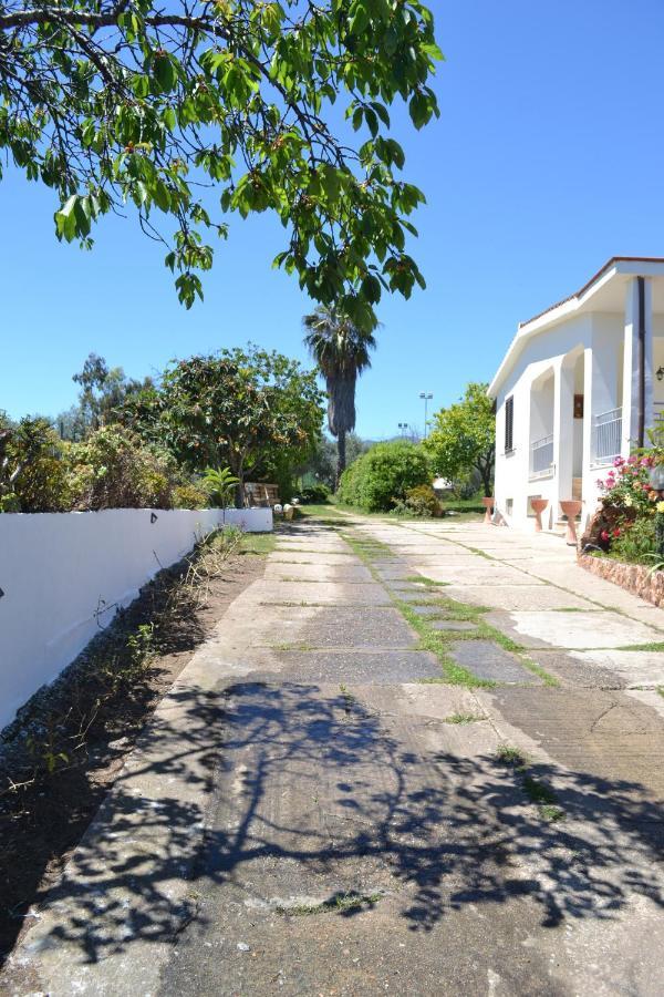 Villa Gladyr Lotzorai Exterior photo