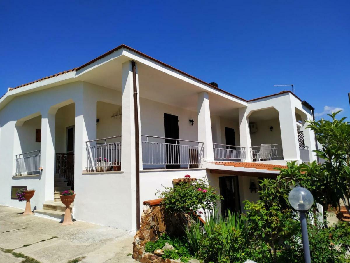 Villa Gladyr Lotzorai Exterior photo